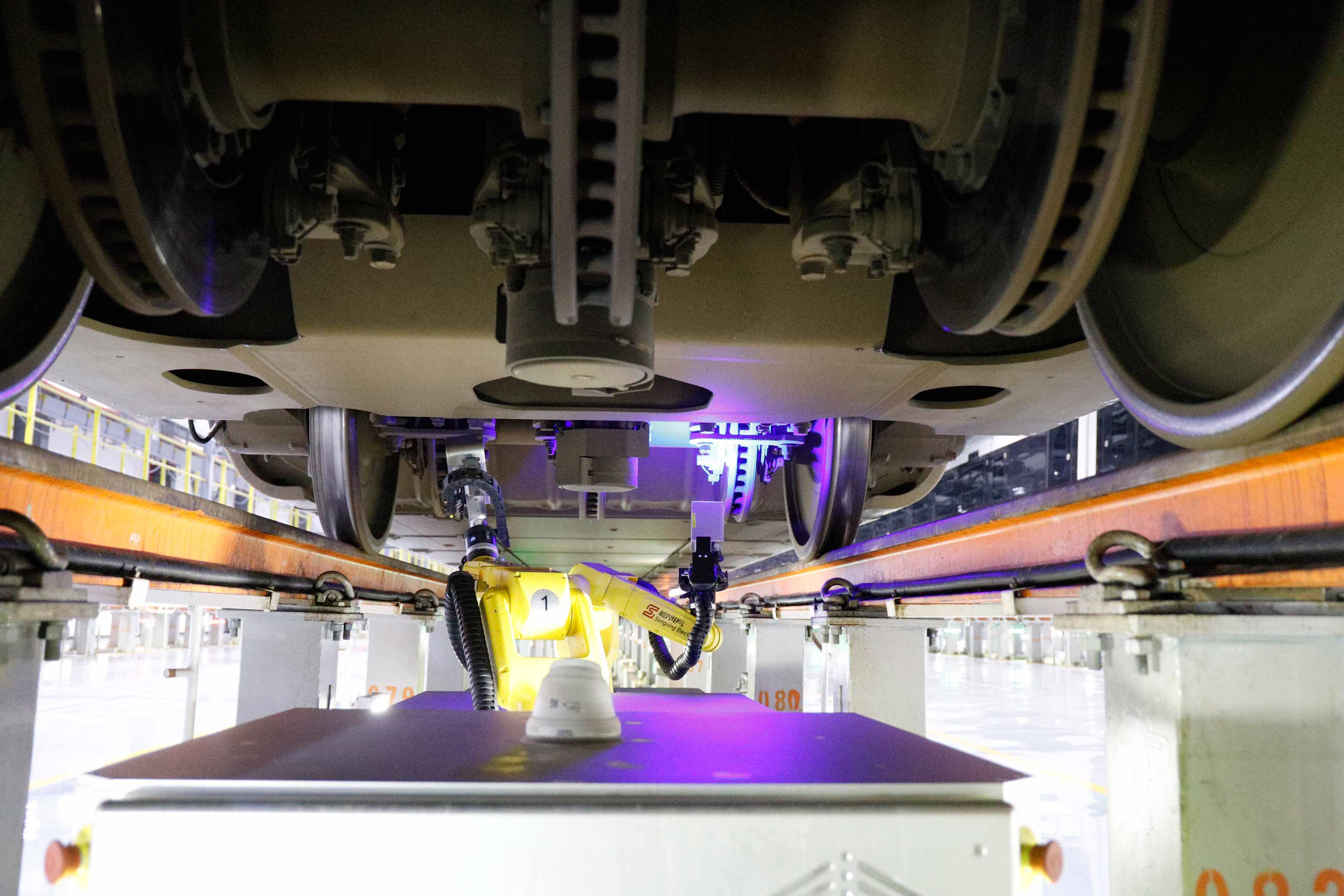 派勤硬件攜手智能機器人檢修鐵路,科技助力安全春運 派勤硬件攜手智能機器人檢修鐵路,科技助力安全春運